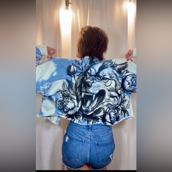 Artistic Wolf painted denim crop jacket - Picture 6 of 7